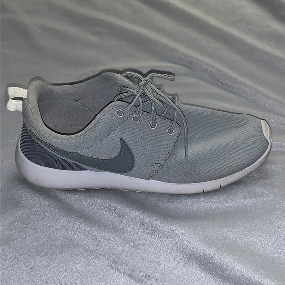 gray roshes